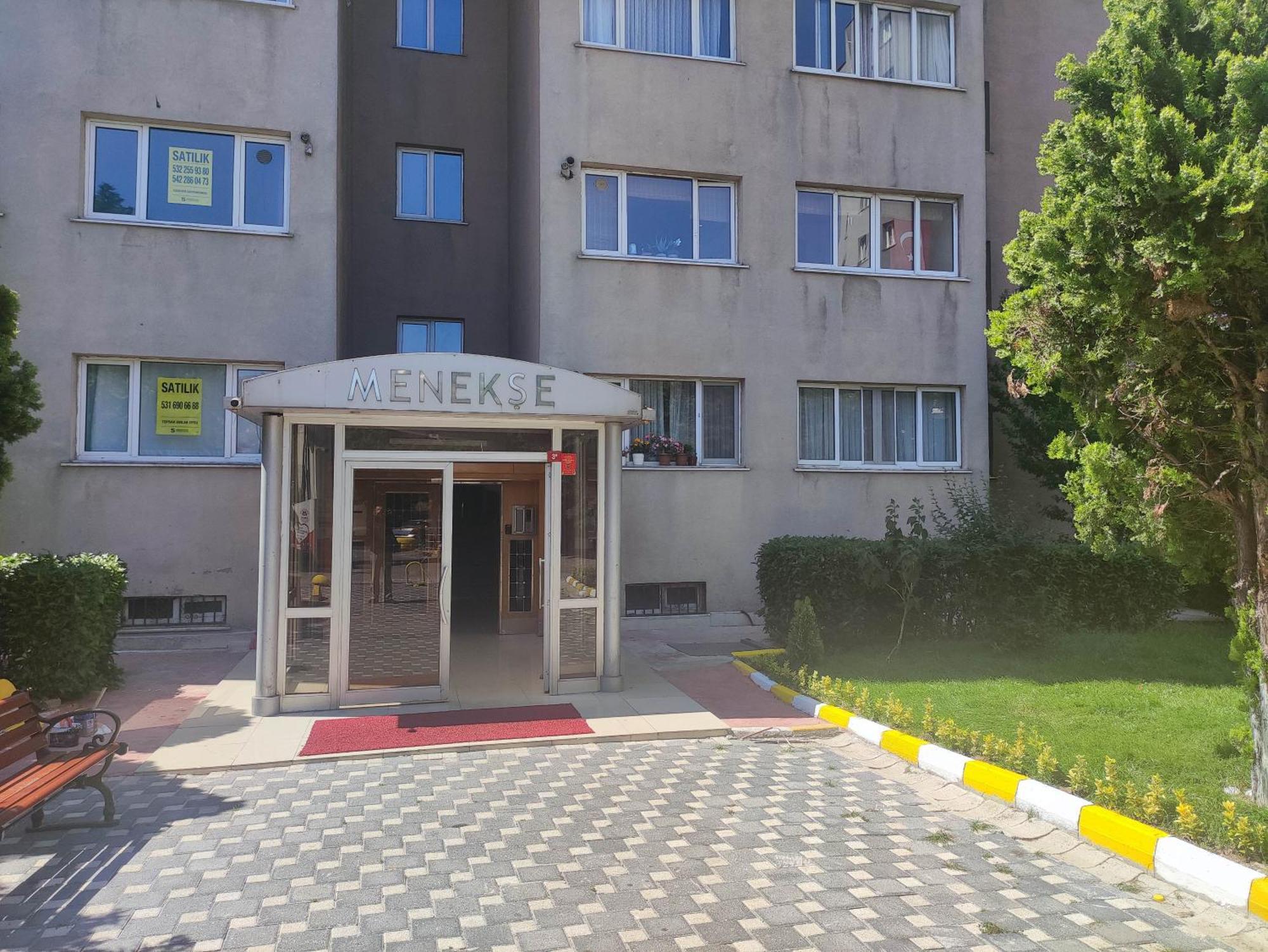 Appartement Beylikduezue Boelgesinde Ferah Bir Site Ici Konut